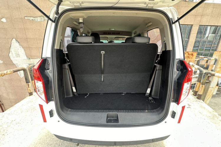 Used Wuling Hongguang PLUS 2020 1.5T Manual Commercial Vehicle 7 Seats Interior 6