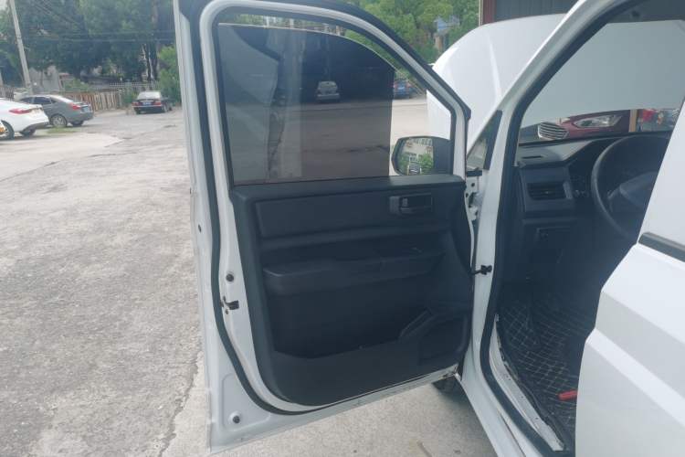 Used Wuling Hongguang PLUS 2020 1.5L Manual Standard Edition 5 Seats Interior 7
