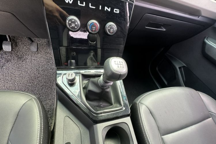 Used Wuling Hongguang PLUS 2020 1.5T Manual Commercial Vehicle 7 Seats Interior 7