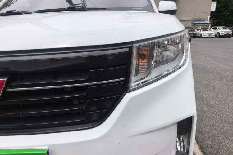 Used Wuling Hongguang PLUS 2020 1.5L Manual Comfort 7-Seater Left Front Headlight