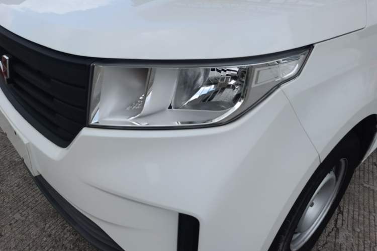 Used Wuling Hongguang PLUS 2020 1.5L Manual Standard Edition 5 Seats Left Front Headlight