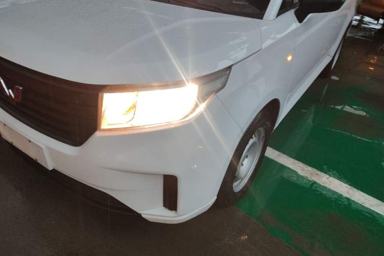 Used Wuling Hongguang PLUS 2020 1.5L Manual Standard Edition 5 Seats Left Front Headlight