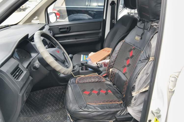 Used Wuling Hongguang PLUS 2020 1.5L Manual Standard Edition 5 Seats Left Front Seat