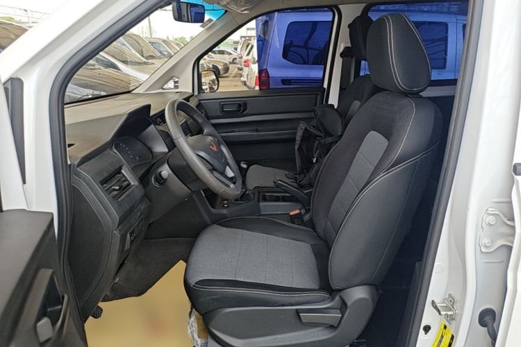 Used Wuling Hongguang PLUS 2020 1.5L Manual Standard Edition 5 Seats Left Front Seat