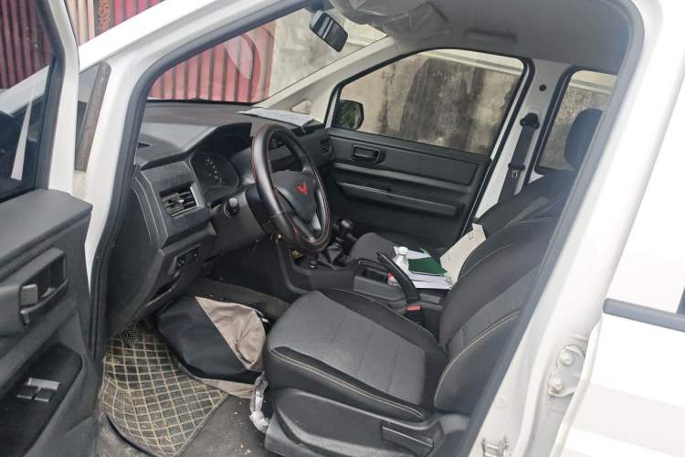 Used Wuling Hongguang PLUS 2020 1.5L Manual Standard Edition 7-Seater Left Front Seat