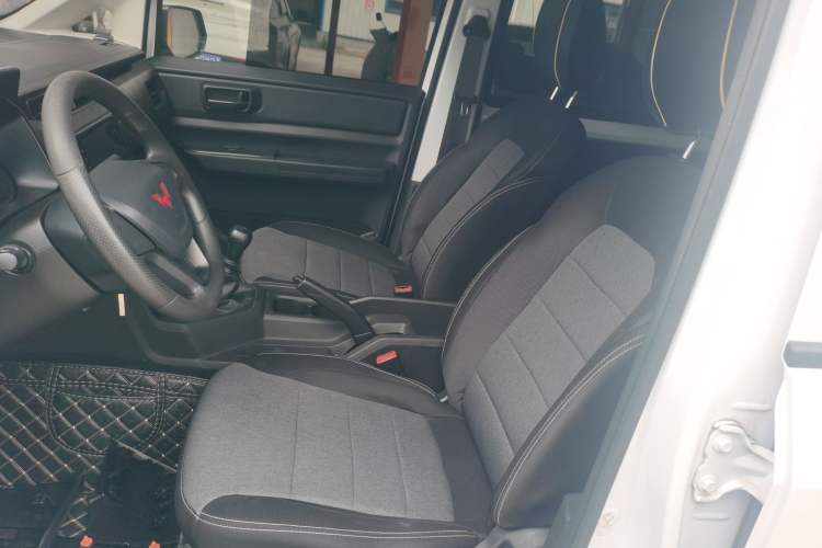 Used Wuling Hongguang PLUS 2020 1.5L Manual Standard Edition 5 Seats Left Front Seat