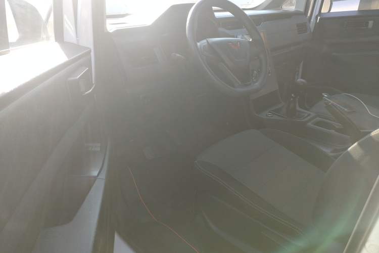 Used Wuling Hongguang PLUS 2020 1.5L Manual Standard Edition 5 Seats Left Front Seat