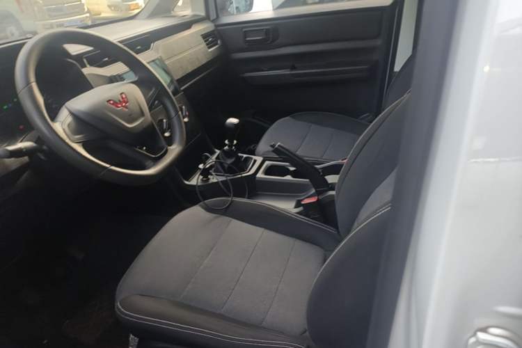 Used Wuling Hongguang PLUS 2020 1.5L Manual Standard Edition 5 Seats Left Front Seat
