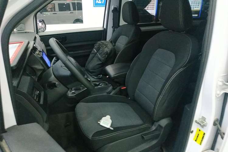 Used Wuling Hongguang PLUS 2020 1.5L Manual Standard Edition 7-Seater Left Front Seat