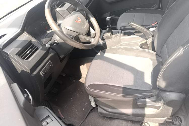 Used Wuling Hongguang PLUS 2020 1.5L Manual Standard Edition 7-Seater Left Front Seat