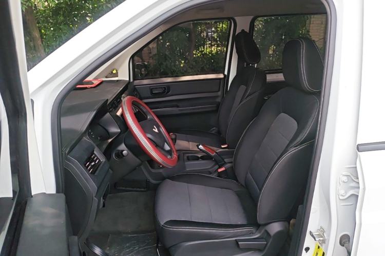 Used Wuling Hongguang PLUS 2020 1.5L Manual Standard Edition 5 Seats Left Front Seat