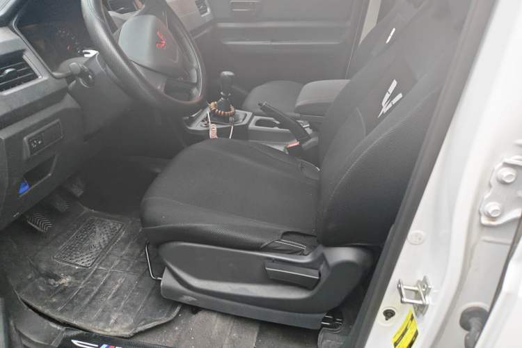 Used Wuling Hongguang PLUS 2020 1.5L Manual Standard Edition 5 Seats Left Front Seat