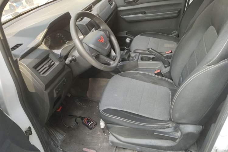 Used Wuling Hongguang PLUS 2020 1.5L Manual Standard Edition 7-Seater Left Front Seat