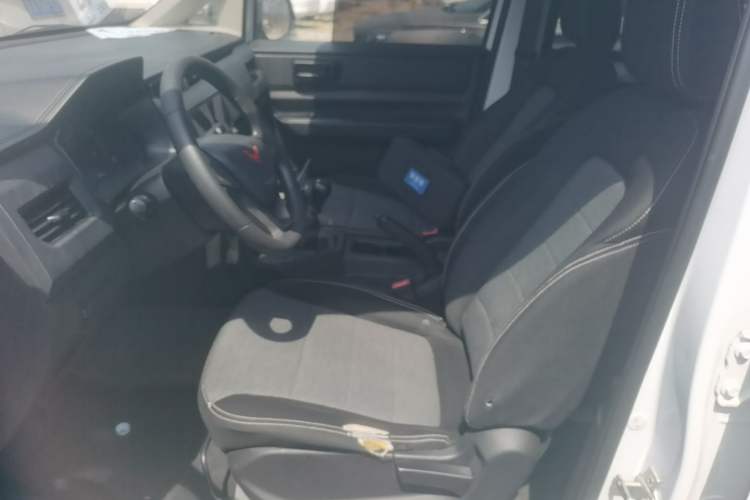 Used Wuling Hongguang PLUS 2020 1.5L Manual Standard Edition 5 Seats Left Front Seat