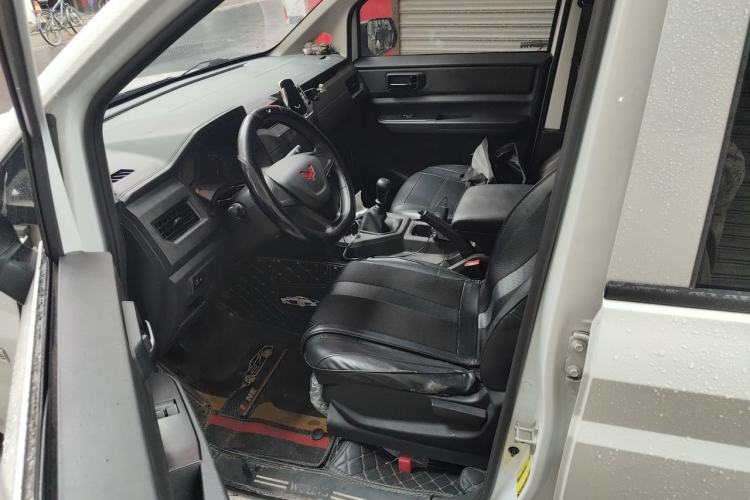 Used Wuling Hongguang PLUS 2020 1.5L Manual Standard Edition 5 Seats Left Front Seat