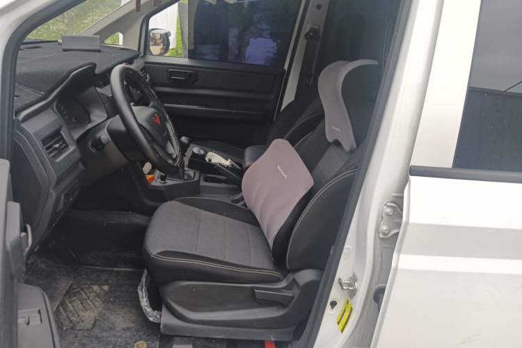 Used Wuling Hongguang PLUS 2020 1.5L Manual Standard Edition 5 Seats Left Front Seat