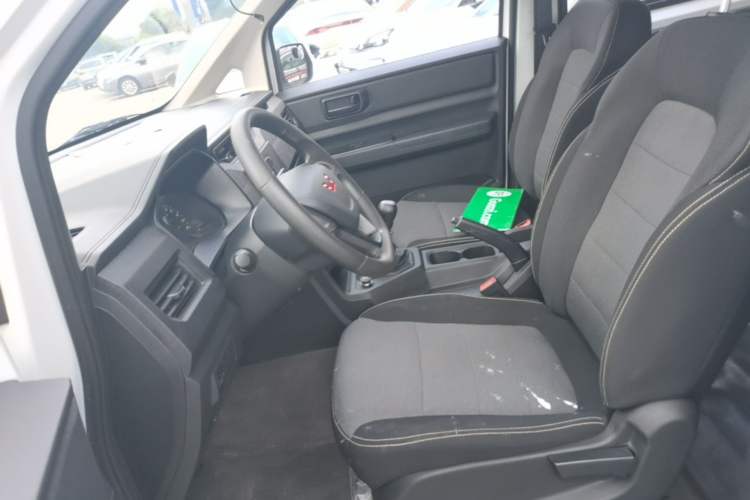 Used Wuling Hongguang PLUS 2020 1.5L Manual Standard Edition 5 Seats Left Front Seat