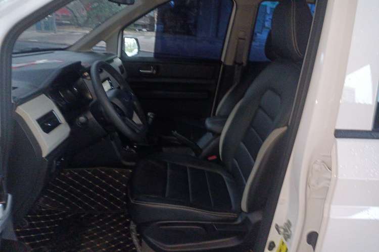 Used Wuling Hongguang PLUS 2020 1.5L Manual Comfort 7-Seater Left Front Seat