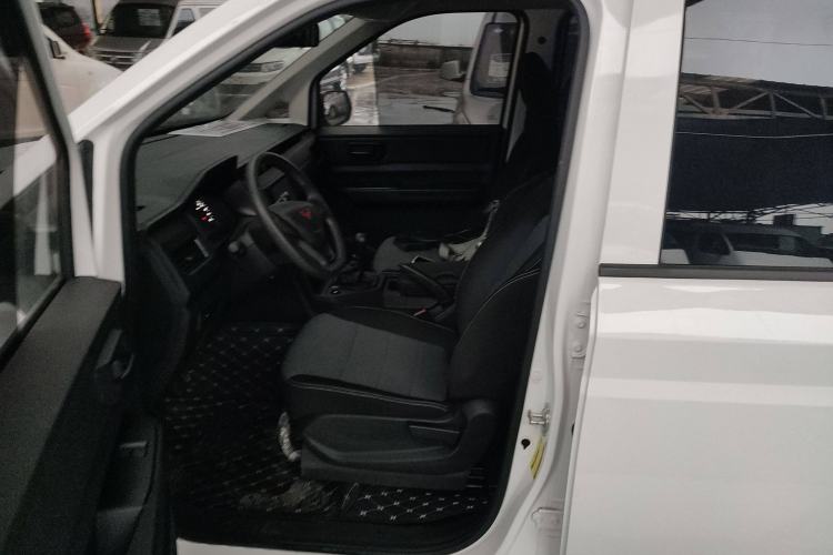 Used Wuling Hongguang PLUS 2020 1.5L Manual Standard Edition 5 Seats Left Front Seat