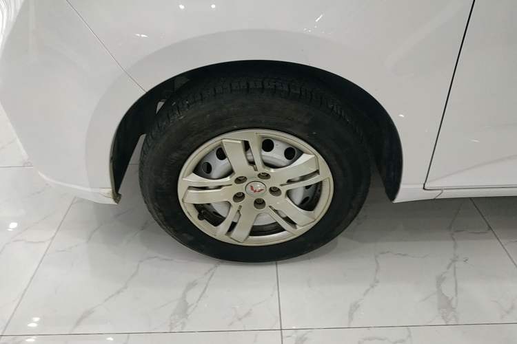 Used Wuling Hongguang PLUS 2020 1.5L Manual Standard Edition 7-Seater Left Front Wheel Hub