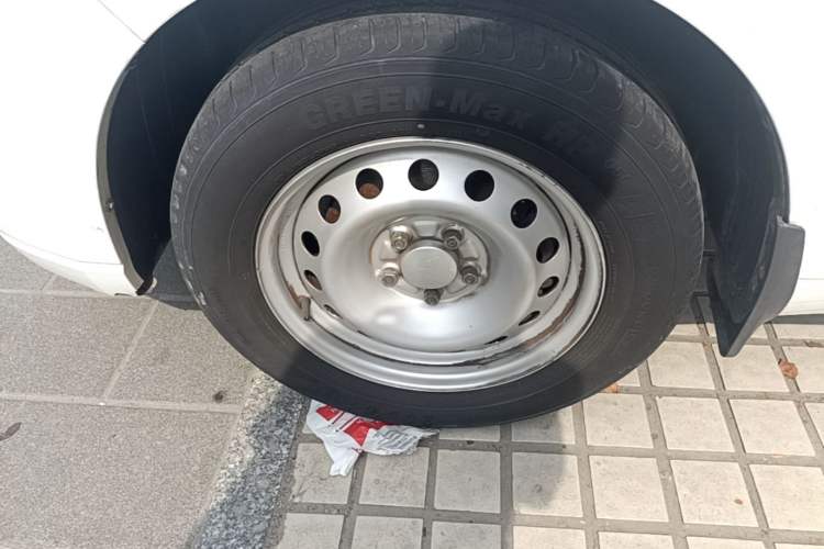 Used Wuling Hongguang PLUS 2020 1.5L Manual Standard Edition 7-Seater Left Front Wheel Hub