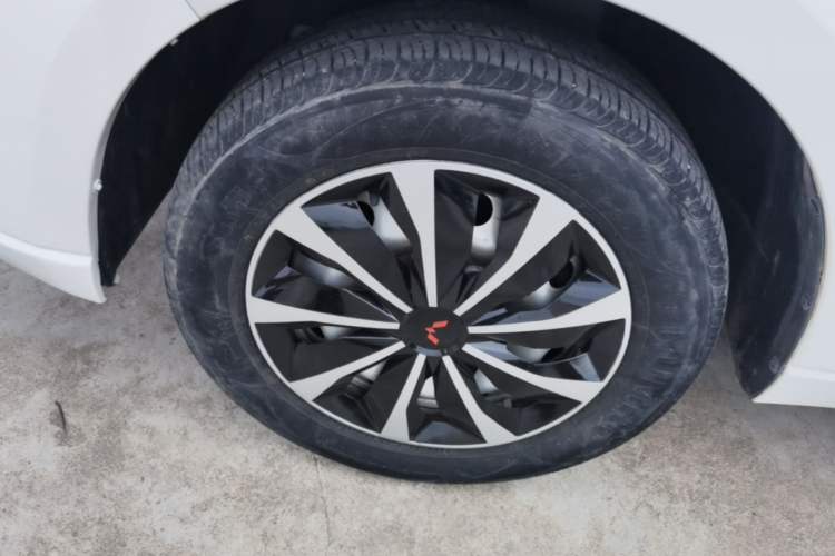 Used Wuling Hongguang PLUS 2020 1.5L Manual Standard Edition 7-Seater Left Front Wheel Hub