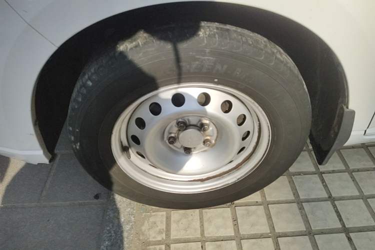 Used Wuling Hongguang PLUS 2020 1.5L Manual Standard Edition 7-Seater Left Front Wheel Hub