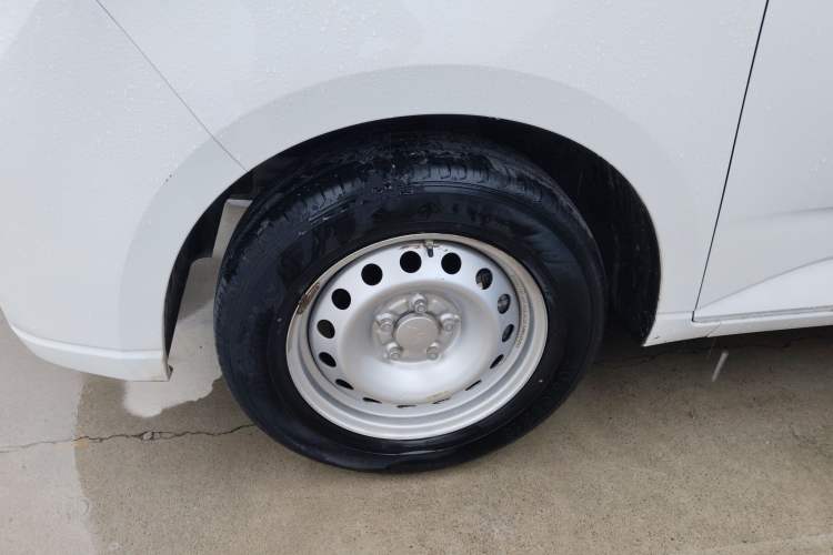 Used Wuling Hongguang PLUS 2020 1.5L Manual Standard Edition 7-Seater Left Front Wheel Hub