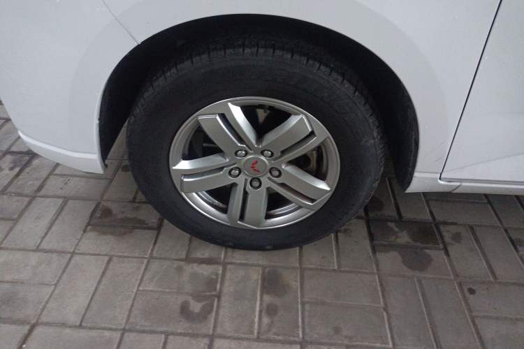 Used Wuling Hongguang PLUS 2020 1.5L Manual Comfort 7-Seater Left Front Wheel Hub