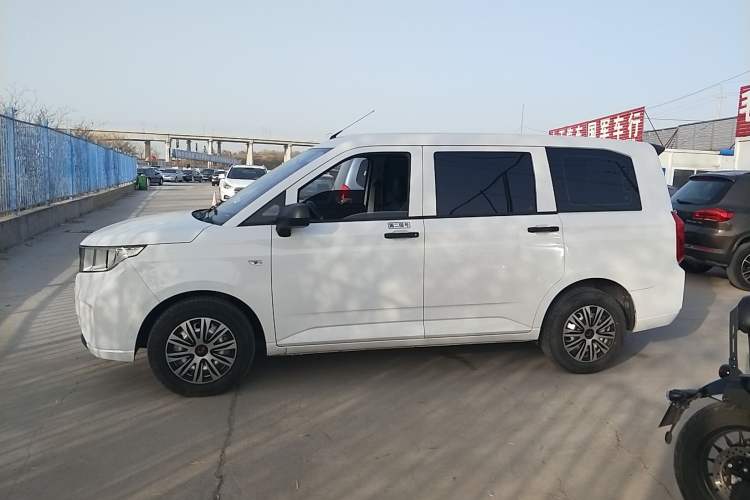Used Wuling Hongguang PLUS 2020 1.5L Manual Standard Edition 7-Seater Left Side