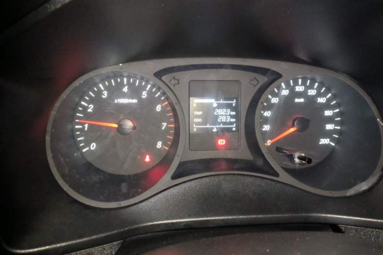 Used Wuling Hongguang PLUS 2020 1.5L Manual Standard Edition 5 Seats Odometer Close Up