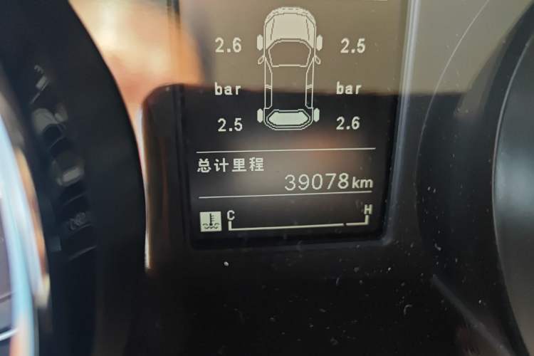 Used Wuling Hongguang PLUS 2020 1.5L Manual Comfort 7-Seater Odometer Close Up