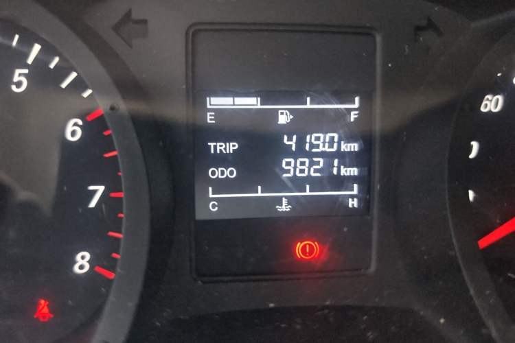 Used Wuling Hongguang PLUS 2020 1.5L Manual Standard Edition 7-Seater Odometer Close Up