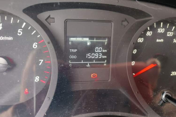 Used Wuling Hongguang PLUS 2020 1.5L Manual Standard Edition 5 Seats Odometer Close Up