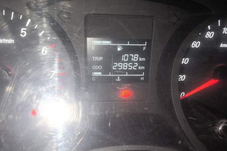Used Wuling Hongguang PLUS 2020 1.5L Manual Standard Edition 5 Seats Odometer Close Up