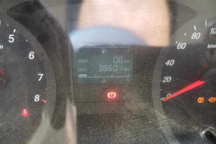 Used Wuling Hongguang PLUS 2020 1.5L Manual Standard Edition 5 Seats Odometer Close Up