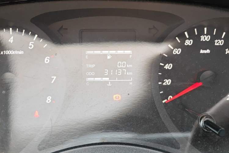 Used Wuling Hongguang PLUS 2020 1.5L Manual Standard Edition 7-Seater Odometer Close Up