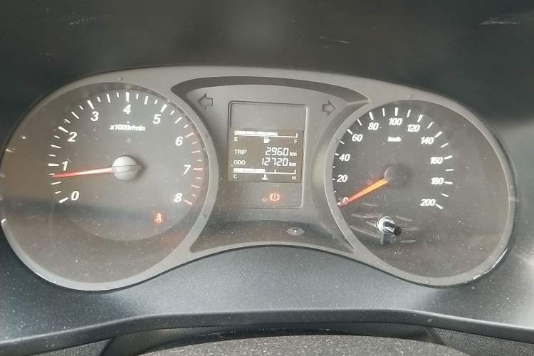 Used Wuling Hongguang PLUS 2020 1.5L Manual Standard Edition 7-Seater Odometer Close Up