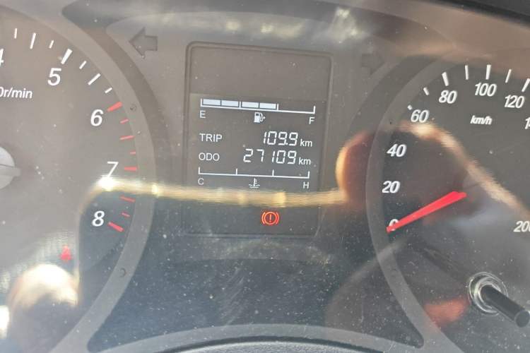 Used Wuling Hongguang PLUS 2020 1.5L Manual Standard Edition 5 Seats Odometer Close Up