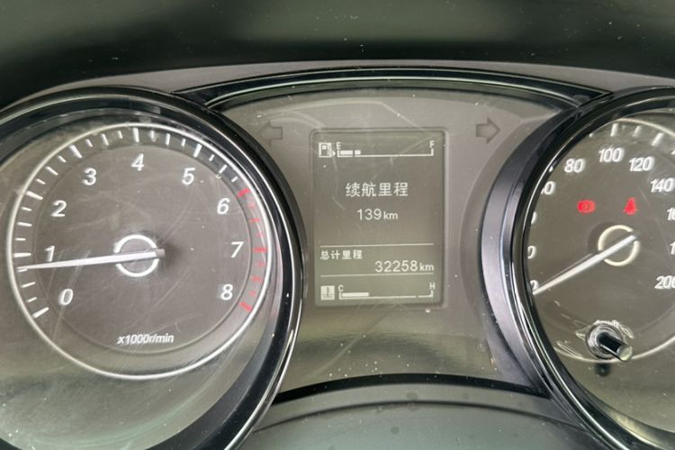 Used Wuling Hongguang PLUS 2020 1.5T Manual Commercial Vehicle 7 Seats Odometer Close Up