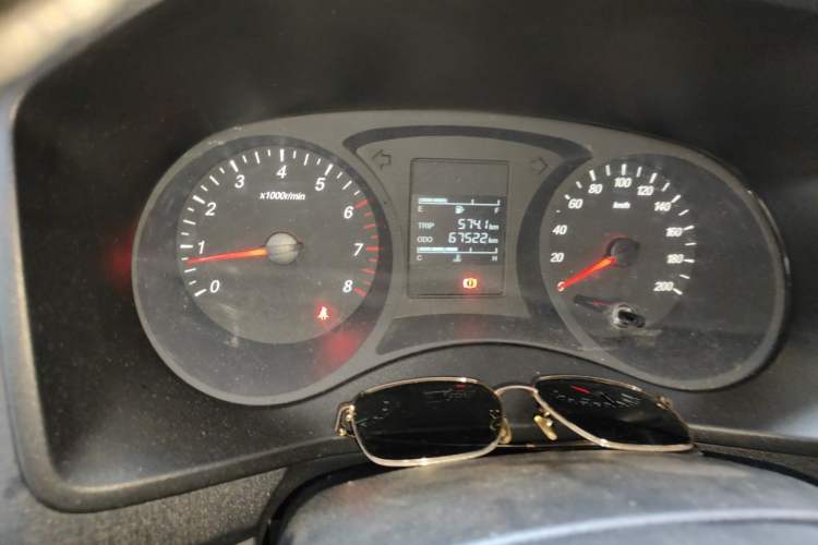 Used Wuling Hongguang PLUS 2020 1.5L Manual Standard Edition 5 Seats Odometer Close Up