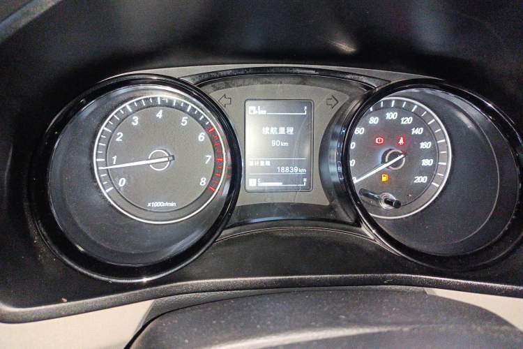 Used Wuling Hongguang PLUS 2020 1.5L Manual Comfort 7-Seater Odometer Close Up