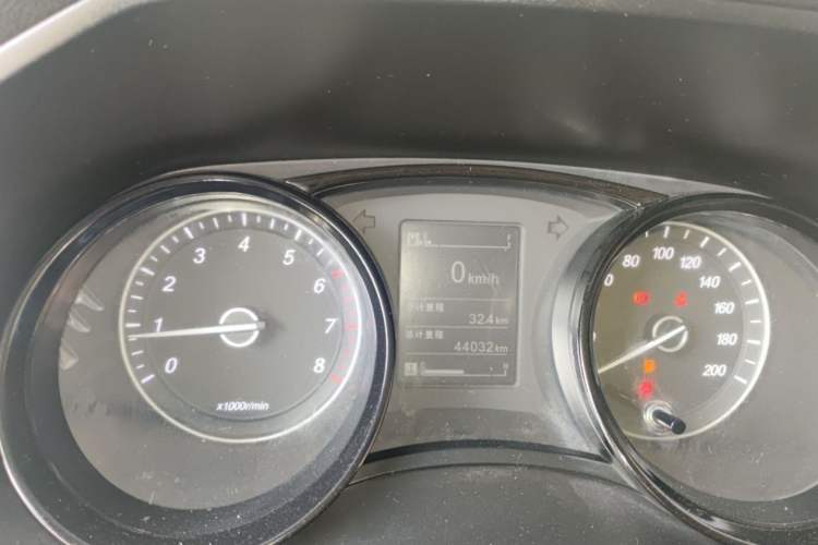Used Wuling Hongguang PLUS 2020 1.5L Manual Comfort 7-Seater Odometer Close Up