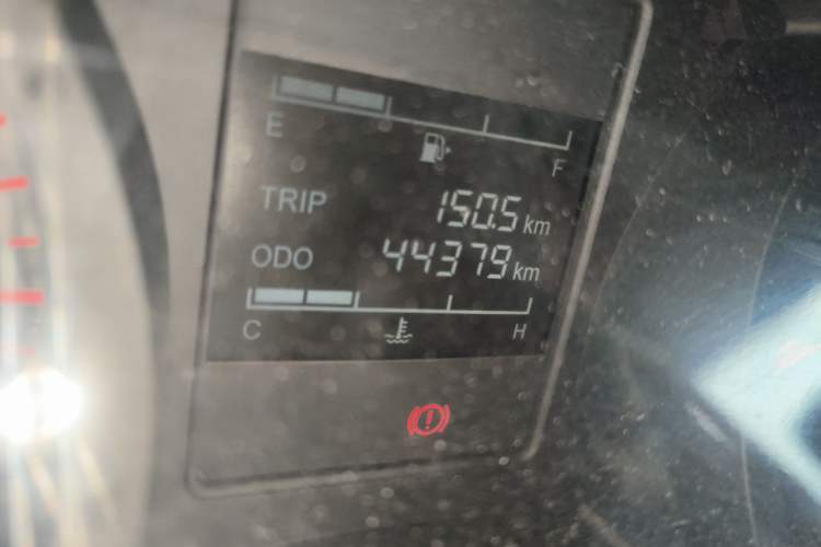 Used Wuling Hongguang PLUS 2020 1.5L Manual Standard Edition 5 Seats Odometer Close Up
