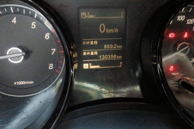 Used Wuling Hongguang PLUS 2020 1.5L Manual Comfort 7-Seater Odometer Close Up