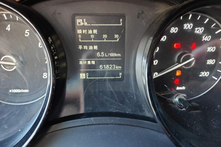 Used Wuling Hongguang PLUS 2020 1.5L Manual Comfort 7-Seater Odometer Close Up