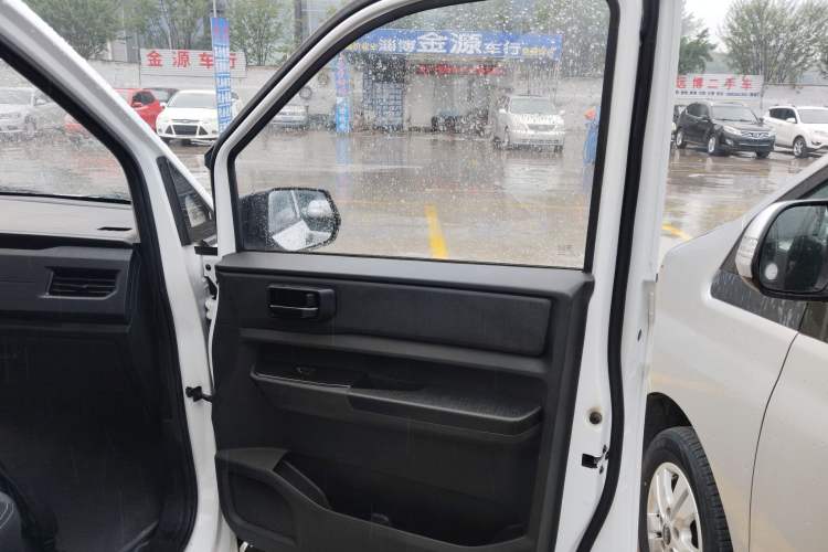 Used Wuling Hongguang PLUS 2020 1.5L Manual Standard Edition 7-Seater Right Front Door Interior