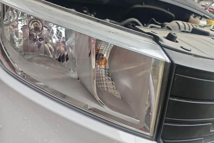 Used Wuling Hongguang PLUS 2020 1.5L Manual Standard Edition 7-Seater Right Front Headlight
