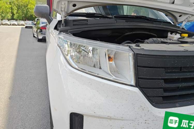 Used Wuling Hongguang PLUS 2020 1.5L Manual Standard Edition 7-Seater Right Front Headlight