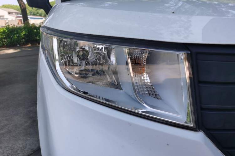 Used Wuling Hongguang PLUS 2020 1.5L Manual Standard Edition 5 Seats Right Front Headlight